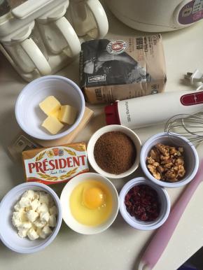 所有材料准备好，黄油室温软化