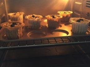烤箱预热170度，上下火烤25分钟