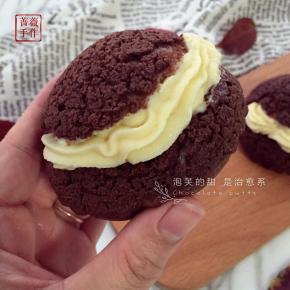 酥脆的外皮，甜绵的内馅，满满的幸福感呀