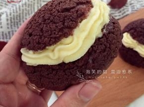 酥脆的外皮，甜绵的内馅，满满的幸福感呀