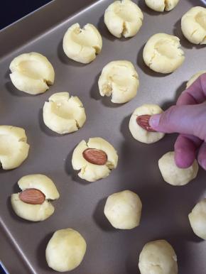 也可以放上大杏仁再往下按