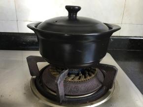 大火煮开后转小火慢炖，一小时左右即可；