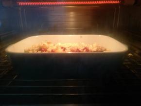 放入烤箱中层，上下管200度烘烤10分钟。普通烤箱提前预热八分钟。