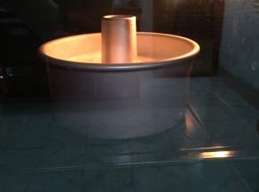 放入预热好烤箱150度40分钟。