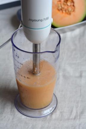 6.打成哈密瓜汁；