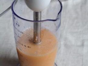 6.打成哈密瓜汁；