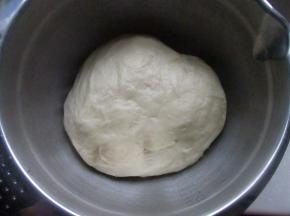 拿出放在容器中静置发酵。