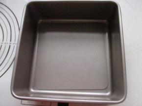 模具洗净擦干备用。