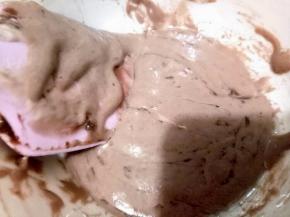 取一小部分与玉米油混合均匀