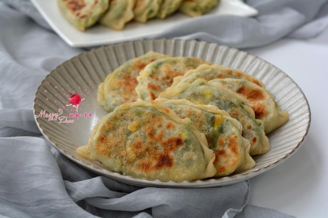 鸡蛋韭菜木耳合子