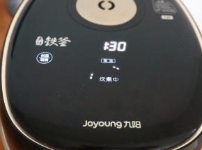 5.通电，合盖，选择“煲汤”的程序，程序默认90分钟，也可以根据自家喜欢的口感来调整时间；