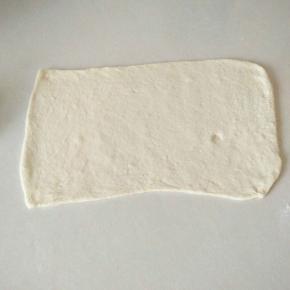 取出排气，擀成片。