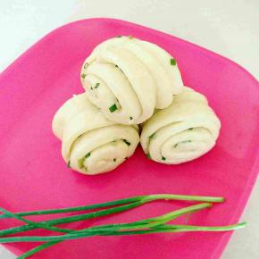 放入蒸锅，水开后大火蒸个12分钟，闷三分钟即可。