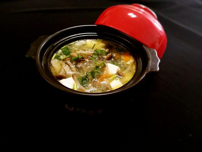 菌菇粉丝豆腐煲