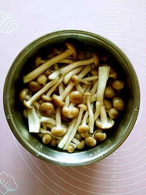 蟹味菇摘洗干净