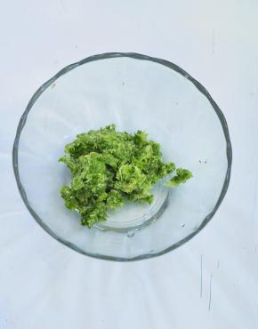 喝掉了蔬菜汁，果渣要扔掉吗？NoNoNo！扔掉多浪费呀，不如来做个面膜吧！黄瓜的补水效果非常棒，虽然是果渣，但是也含有不少水分。
