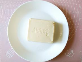 豆腐用清水冲洗一下备用