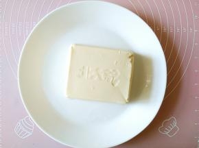 豆腐用清水冲洗一下备用