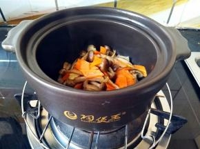 倒入碗锅中。