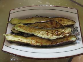 停止时将茄子取出放盘子里降温晾凉