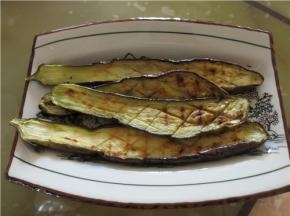 停止时将茄子取出放盘子里降温晾凉