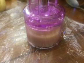 轻轻按压，脱模，就可以了；