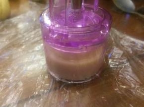 轻轻按压，脱模，就可以了；