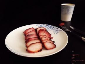 待放凉后切片装盘。