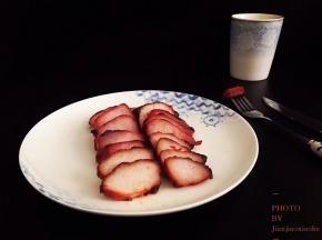 待放凉后切片装盘。