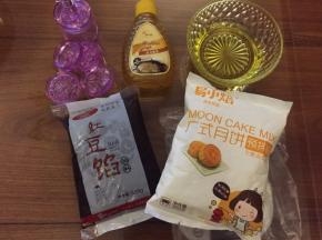 准备好各种食材，还有阳晨紫水晶套装模具；