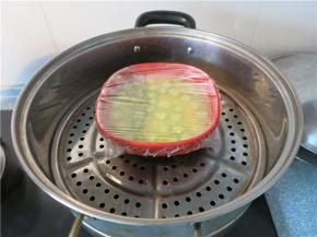 蒸锅烧开，将容器放入