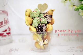 鸡蛋仔夹上自制的奥利奥&抹茶冰淇淋，特别好吃！！