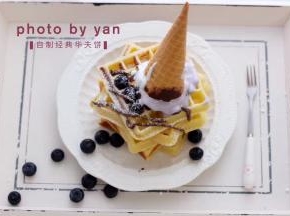 放上冰淇淋一起食用。