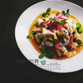 酸奶最大的缺点是流淌性太大，做好的成品有汤汁，这都不是事，其实好吃健康才是主要的。