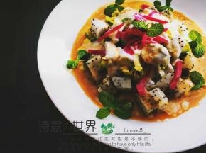 酸奶最大的缺点是流淌性太大，做好的成品有汤汁，这都不是事，其实好吃健康才是主要的。