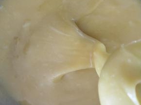用刮刀搅拌均匀至顺滑状态
