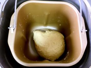 把内桶装好，启动和面模式2个程序，和成面团。