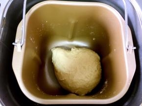 把内桶装好，启动和面模式2个程序，和成面团。