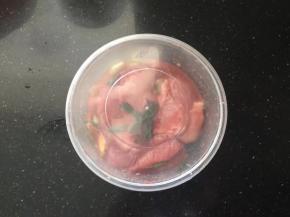 盖上盖子放入冰箱冷藏一夜以上，方便腌制入味。