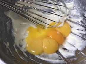 加入蛋黄