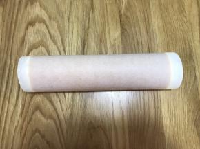 慢慢卷起蛋糕卷，做预定型。