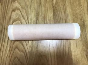慢慢卷起蛋糕卷，做预定型。