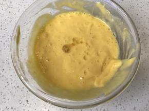 搅拌均匀，加入少许柠檬汁