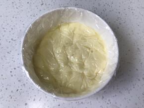 装入碗中，盖上保鲜膜，放入冰箱冷藏待用。