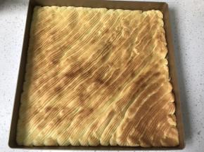 烤好取出泡芙皮。