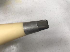 裱花嘴用这种锯齿扁嘴