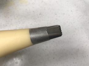 裱花嘴用这种锯齿扁嘴