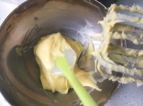 电动打蛋器打面糊