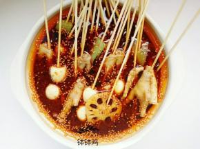 再把之前的荤素菜依次放进去，浸泡半个小时，就可开吃啦！