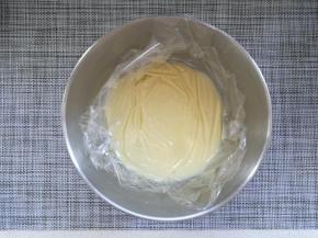 表面铺保鲜膜放入冰箱冷藏备用